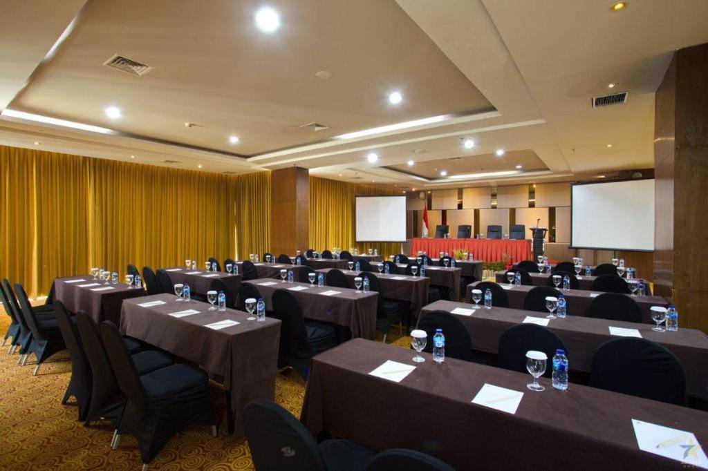 Hotel Horison Ultima Semarang Exterior foto