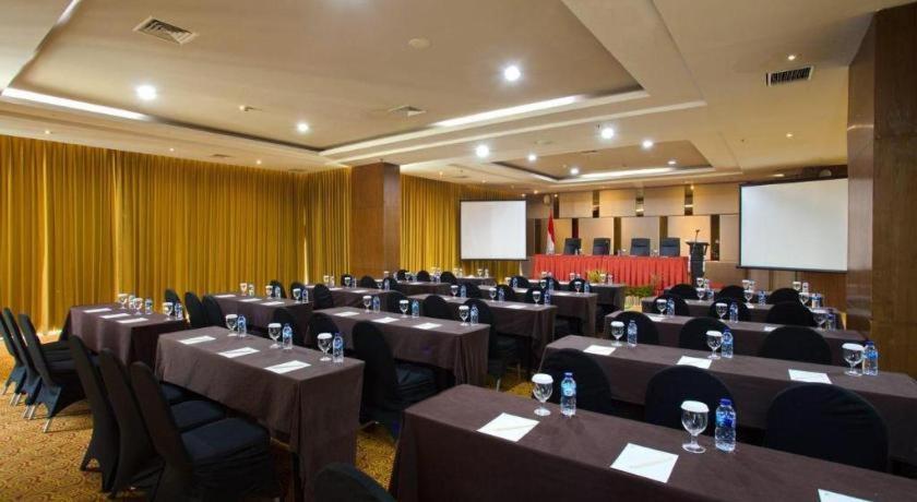 Hotel Horison Ultima Semarang Exterior foto